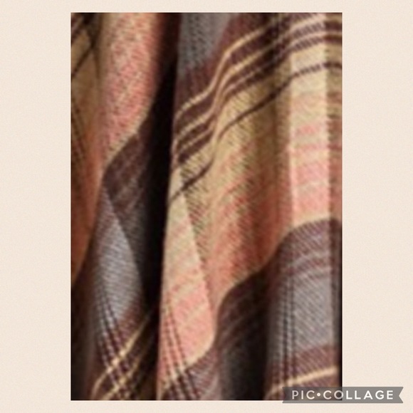 WRAPPED UP IN WINTER BERRY RUANA SCARF NWT - Picture 5 of 6